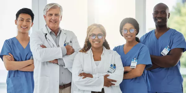 diversos especialistas médicos